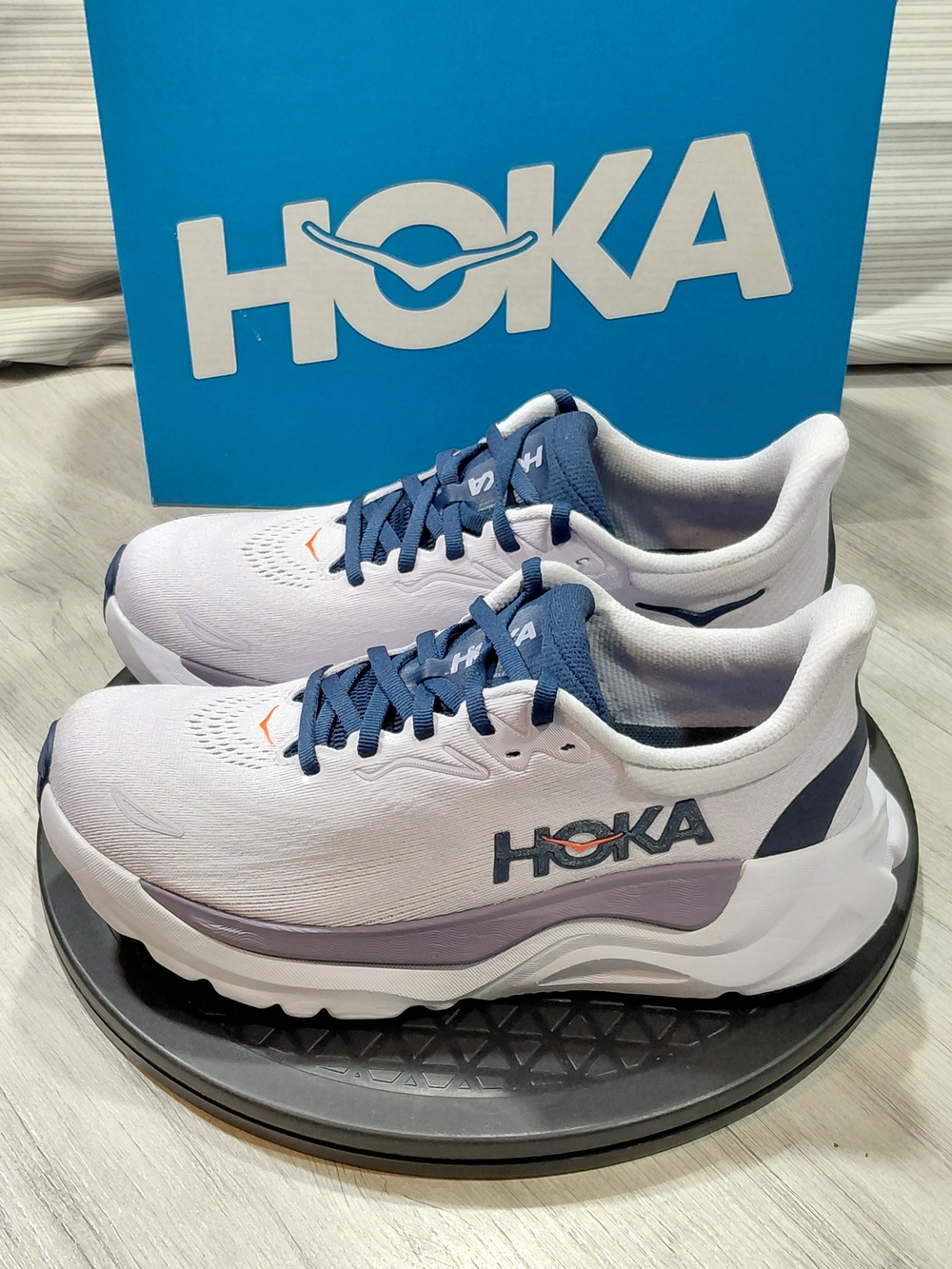 NEW HOKA Womens Arahi 8 Premium  Running Shoes Starlight Glow Midnight Blue 7.5B